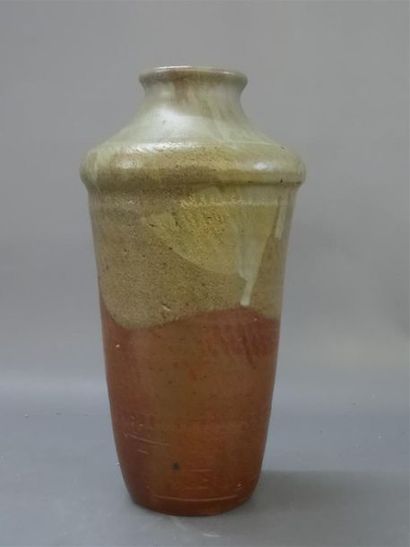 Georges HOENTSCHEL (1855-)
Vase en grès guilloché,...