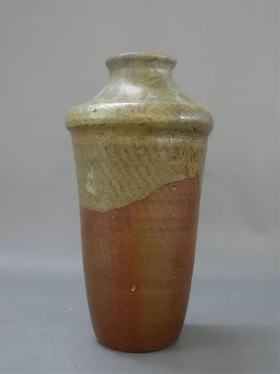 Georges HOENTSCHEL (1855-)
Vase en grès guilloché,...