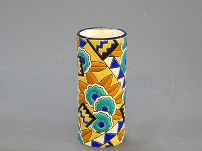 LONGWY 
Vase rouleau en faïence à émaux de...