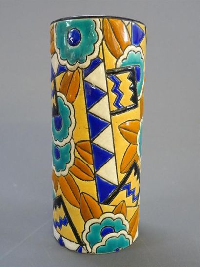 LONGWY 
Vase rouleau en faïence à émaux de...