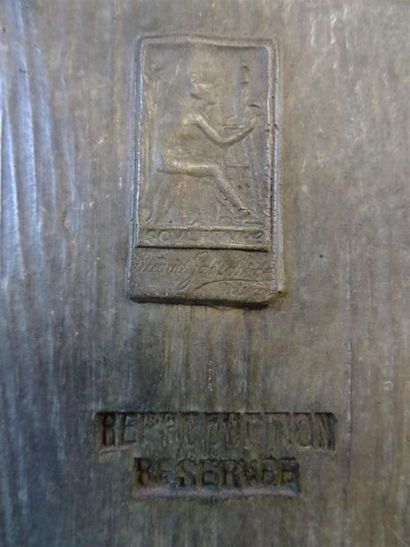 GOLDSCHEIDER éditions:
Pendule en terre cuite...
