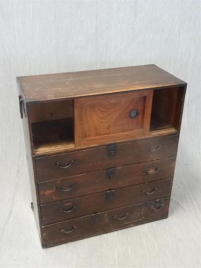 JAPON XIX°
Meuble en bois, poigné et serrure...
