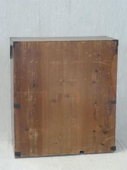 JAPON XIX°
Meuble en bois, poigné et serrure...