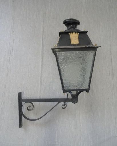 Lanterne en applique à bec de gaz de la mairie...