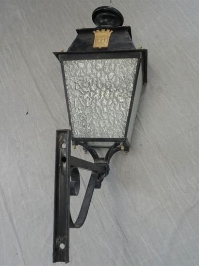 Lanterne en applique à bec de gaz de la mairie...