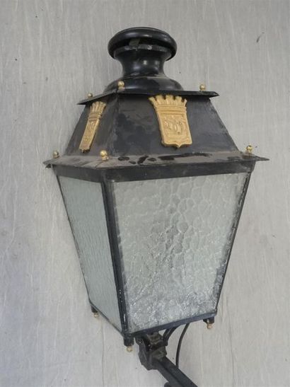 Lanterne en applique à bec de gaz de la mairie...