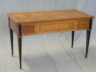 Table tric-trac marqueté , frisage de bois...
