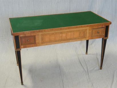 Table tric-trac marqueté , frisage de bois...