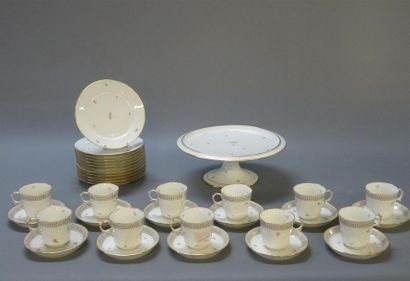 SEVRES 
Service à gateaux et service à café...