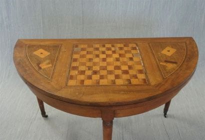Table à jeux en demi lune en acajou, plateau...