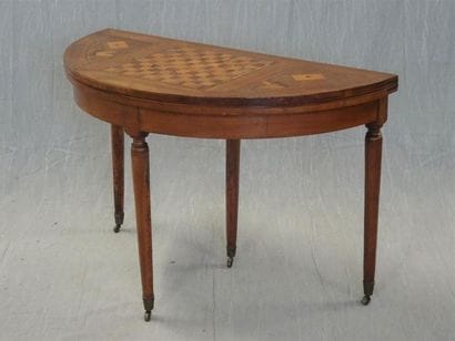 Table à jeux en demi lune en acajou, plateau...