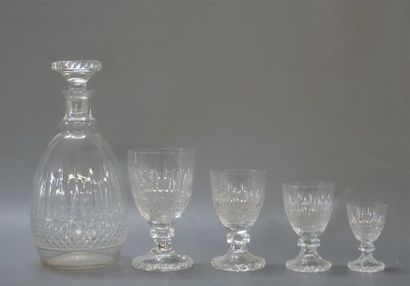 DAUM Service de verres en cristal taillé...