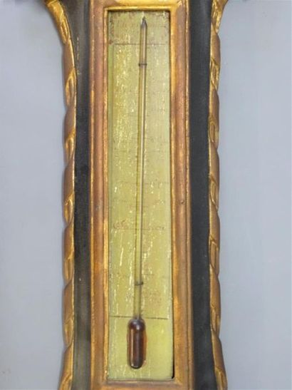 Baromètre en bois sculpté, doré, patiné 
fin...