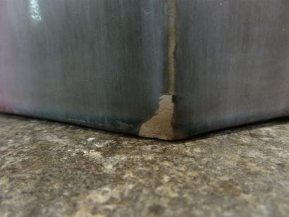 Cache et pot et colonne en faïence. Vers...