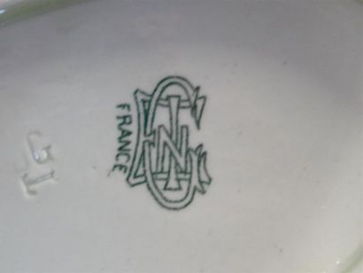 GIEN Service de table en faience modèle ROUEN...