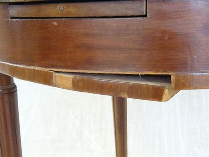 Table bouillotte en placage d'acajou
XIX°...