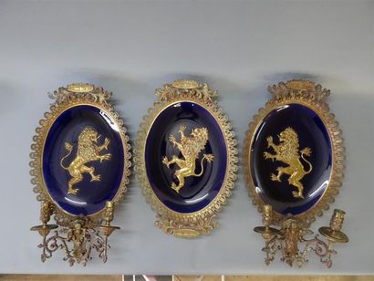 Paire d'appliques en bronze et céramique...