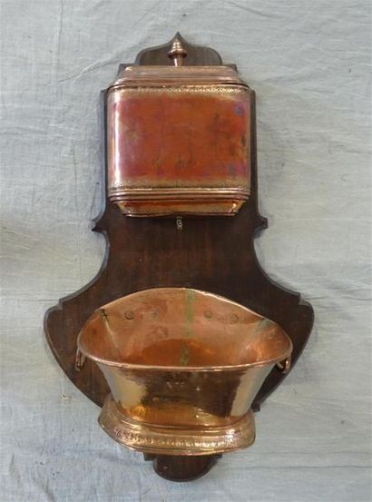 Fontaine murale en cuivre début XIX° 
100...