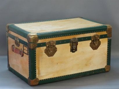 Malle de voyage à compartiments 
44 x 80...