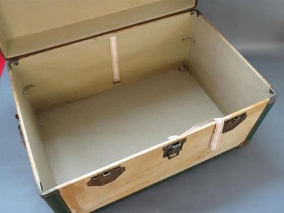Malle de voyage à compartiments 
44 x 80...