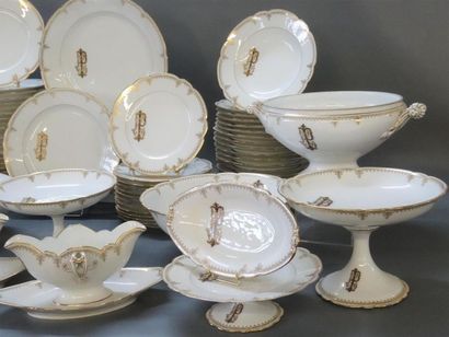 Beau service de table en porcelaine blanche...