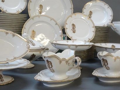 Beau service de table en porcelaine blanche...