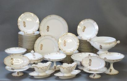 Beau service de table en porcelaine blanche...