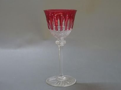 SAINT LOUIS Six verres à vin en cristal taillé,...