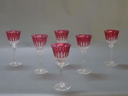 SAINT LOUIS Six verres à vin en cristal taillé,...