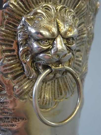 Paire de vases sur piedouche en argent anglais...
