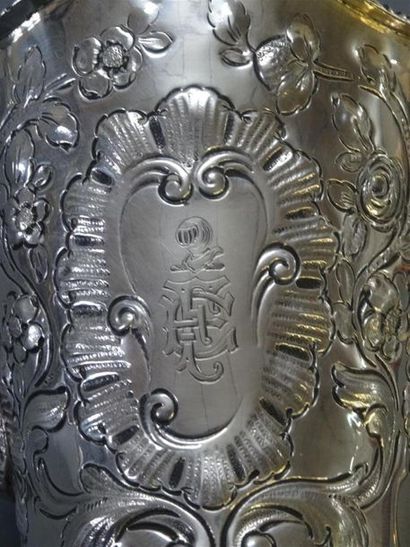 Paire de vases sur piedouche en argent anglais...