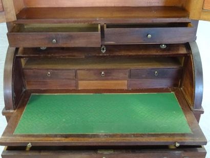 Petit bureau cylindre dessus marbre ouvrant...