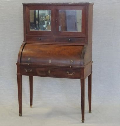 Petit bureau cylindre dessus marbre ouvrant...