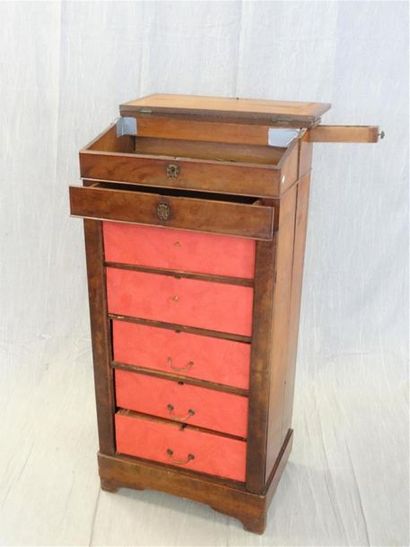Pupitre cartonnier, en placage d'acajou
XIX°...