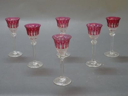 SAINT LOUIS Six verres à liqueur en cristal...