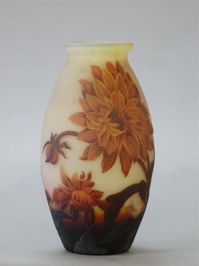 MULLER Frères
Vase en verre multicouches...