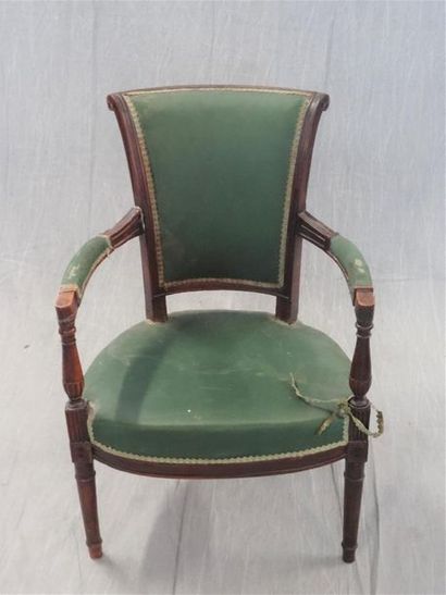 Fauteuil en bois sculpté, dossier renversé,...