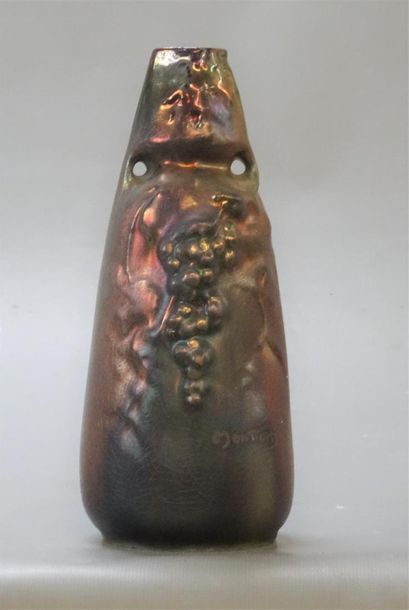 FAIENCERIE DE MONTIERES
Petit vase à col...
