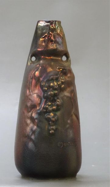 FAIENCERIE DE MONTIERES
Petit vase à col...
