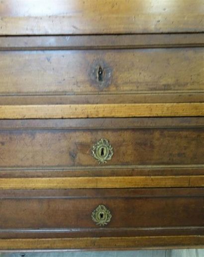 Secrétaire droit en bois fruitier mouluré...