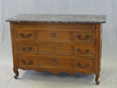 Commode à trois tiroirs et une tirette recouvert...