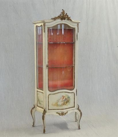 Vitrine galbée en bois laqué blanc à une...
