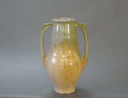 Alexandre BIGOT (1862-1927). 
Vase à deux...