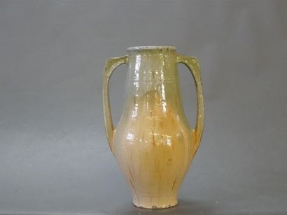 Alexandre BIGOT (1862-1927). 
Vase à deux...