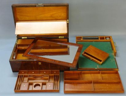 Coffret en acajou formant secrétaire de voyage,...