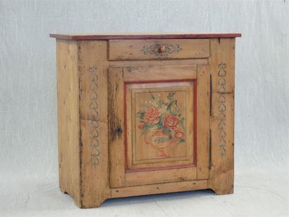 Meuble en pin ouvrant à une porte et un tiroir...