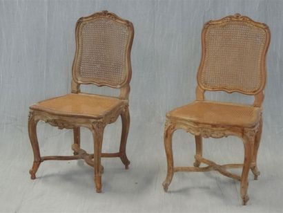 Paire de chaises en bois sculpté et canné
Epoque...