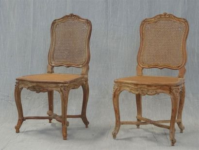 Paire de chaises en bois sculpté et canné
Epoque...