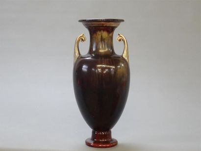 Manufacture de SEVRES:
Vase sur piedouche...
