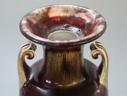 Manufacture de SEVRES:
Vase sur piedouche...